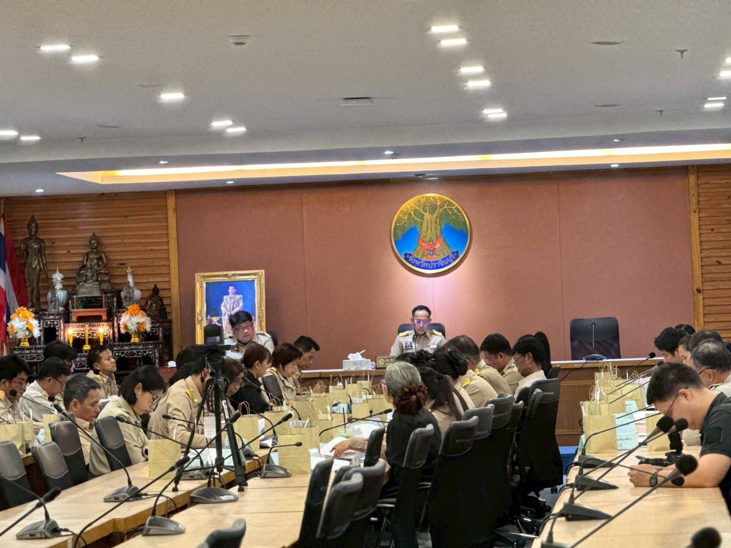 title - วันที่ 15 ธันวาคม 2568 นายวิทูล ประดิษฐบุญ  ปฏิรูปที่ดินจังหวัดปราจีนบุรี มอบหมายให้ เจ้าหน้าที่ ส.ป.ก.ปราจีนบุรี เข้าร่วมประชุม คณะกรรมการประสานงานการขับเคลื่อน และขยายผลโครงการอันเนื่องมาจากพระราชดำริ และหลักปรัชญาของเศรษฐกิจพอเพียง  จังหวัดปราจีนบุรี ครั้งที่ 3/2568